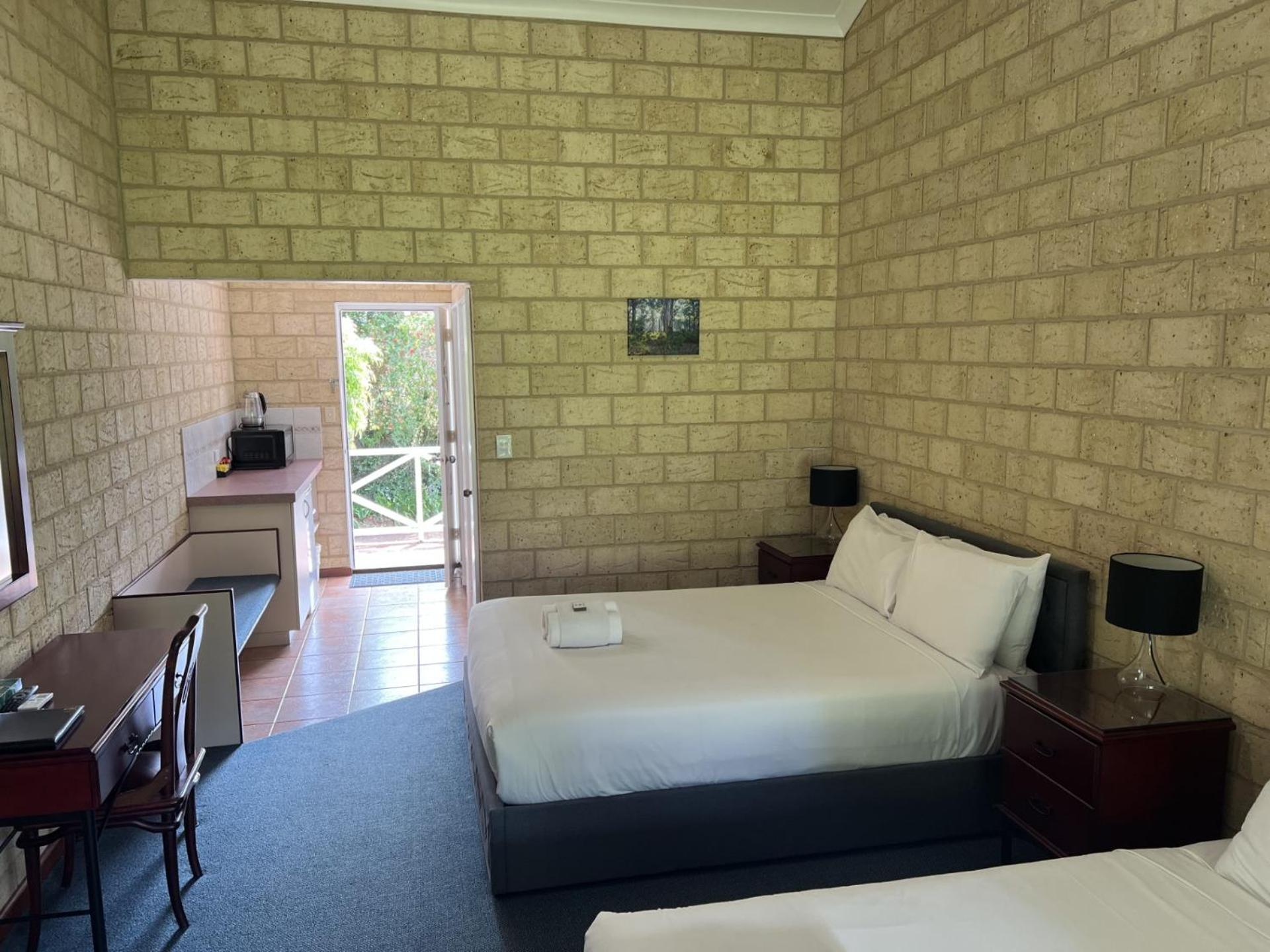Karri Forest Motel Pemberton Extérieur photo